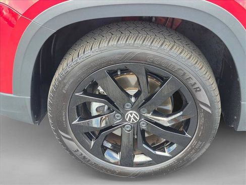 Used 2023 Volkswagen Taos SE w/ Black Wheel Package FWD image 10