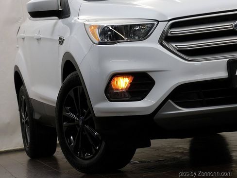 Used 2018 Ford Escape SE w/ SE Sync 3 Package FWD image 3