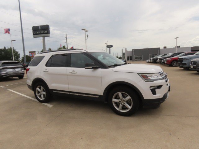 Used 2018 Ford Explorer XLT w/ Equipment Group 202A FWD image 6