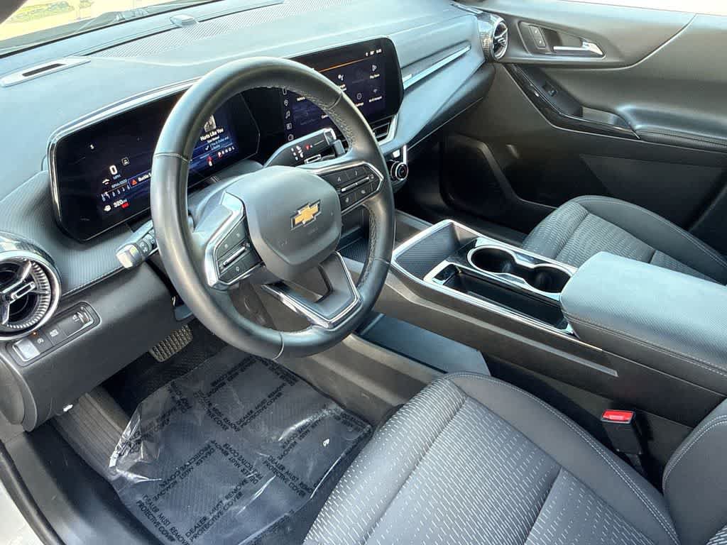 Used 2025 Chevrolet Equinox LT FWD image 13