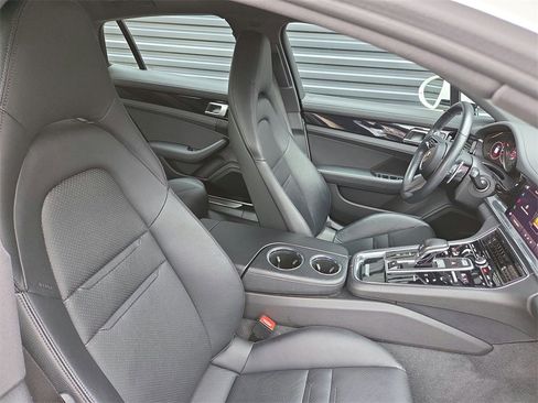 Used 2022 Porsche Panamera 4 image 19