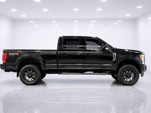 Used 2018 Ford F250 Lariat w/ Lariat Ultimate Package AWD/4WD image 6