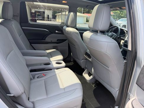 Used 2019 Toyota Highlander Limited Platinum FWD image 15