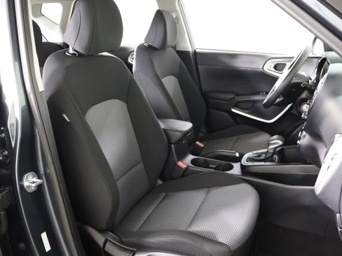Used 2023 Kia Soul LX w/ LX Technology Package FWD image 28