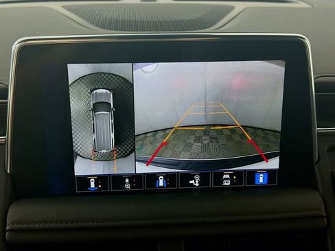 Used 2023 Chevrolet Suburban High Country image 17