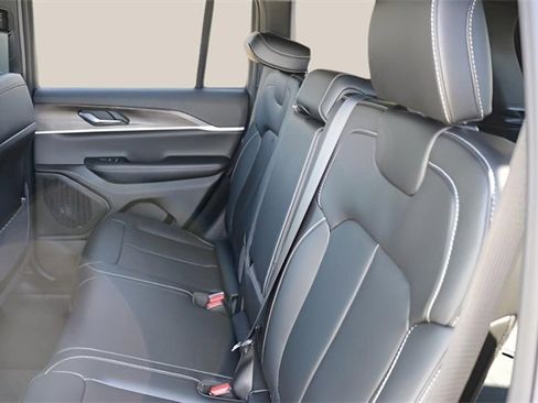 New 2025 Jeep Grand Cherokee Limited image 16