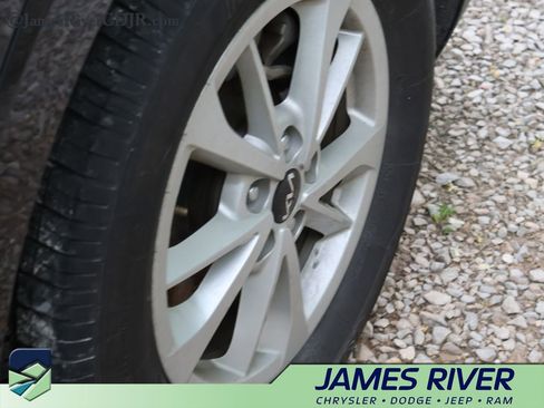 Used 2023 Kia Carnival LX image 20