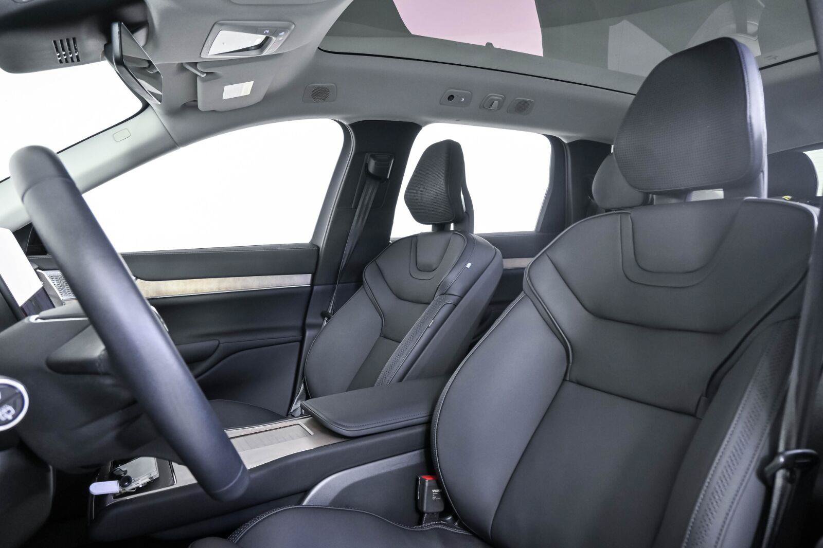 Certified 2025 Volvo EX90 Ultra AWD/4WD image 6