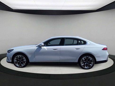 Used 2025 BMW i5 xDrive40 w/ Premium Package AWD/4WD image 5