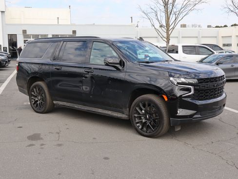 Used 2023 Chevrolet Suburban RST w/ Luxury Package image 14