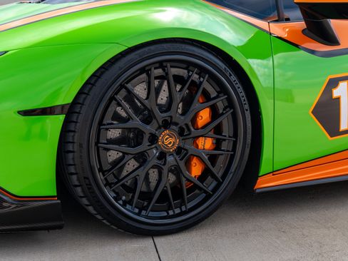 Used 2021 Lamborghini Huracan EVO image 5