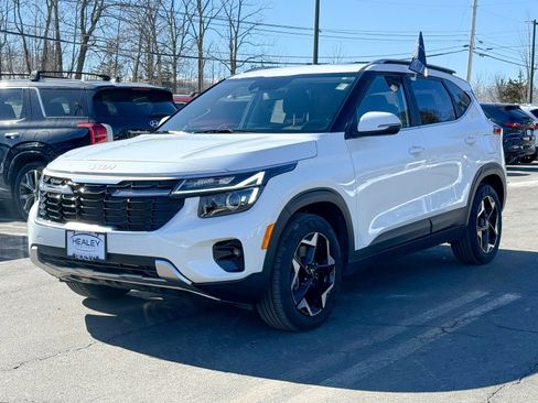 Certified 2024 Kia Seltos EX image 3