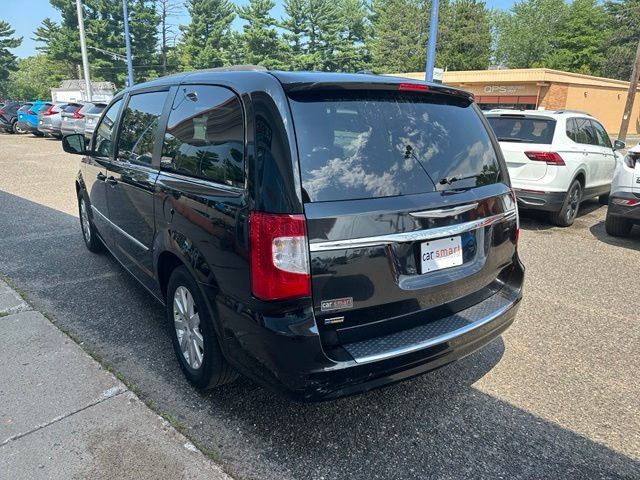 Used 2016 Chrysler Town & Country Touring FWD image 5
