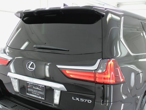 Used 2017 Lexus LX 570 4WD w/ Luxury Package image 19