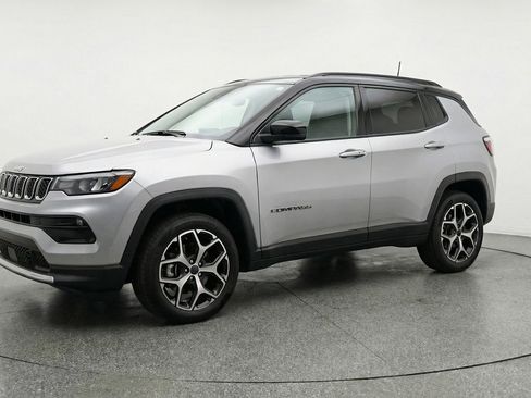 Used 2025 Jeep Compass Limited image 3