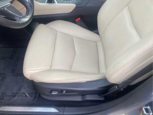 Used 2018 Cadillac XT5 AWD image 17