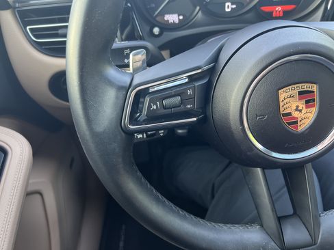 Used 2024 Porsche Macan AWD/4WD image 17
