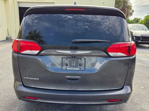 Used 2020 Chrysler Voyager LX FWD image 6