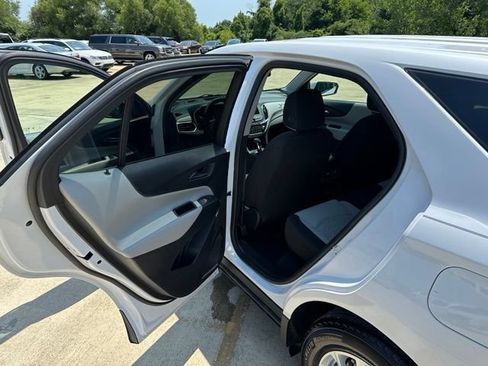 Used 2024 Chevrolet Equinox LT FWD image 12