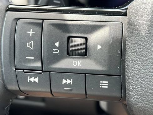 Used 2025 Nissan Rogue SL w/ SL Premium Package FWD image 21