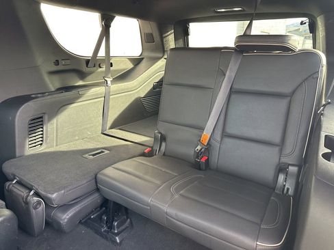 Used 2023 Chevrolet Suburban Premier image 9