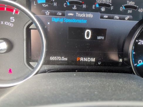 Certified 2022 Ford F350 Lariat w/ Black Appearance Package image 4