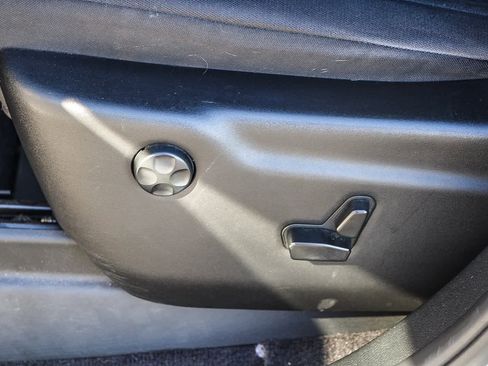 Used 2018 Jeep Grand Cherokee Laredo image 21