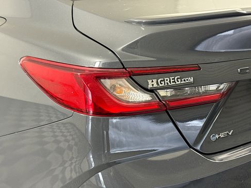 Used 2025 Toyota Camry SE FWD image 36
