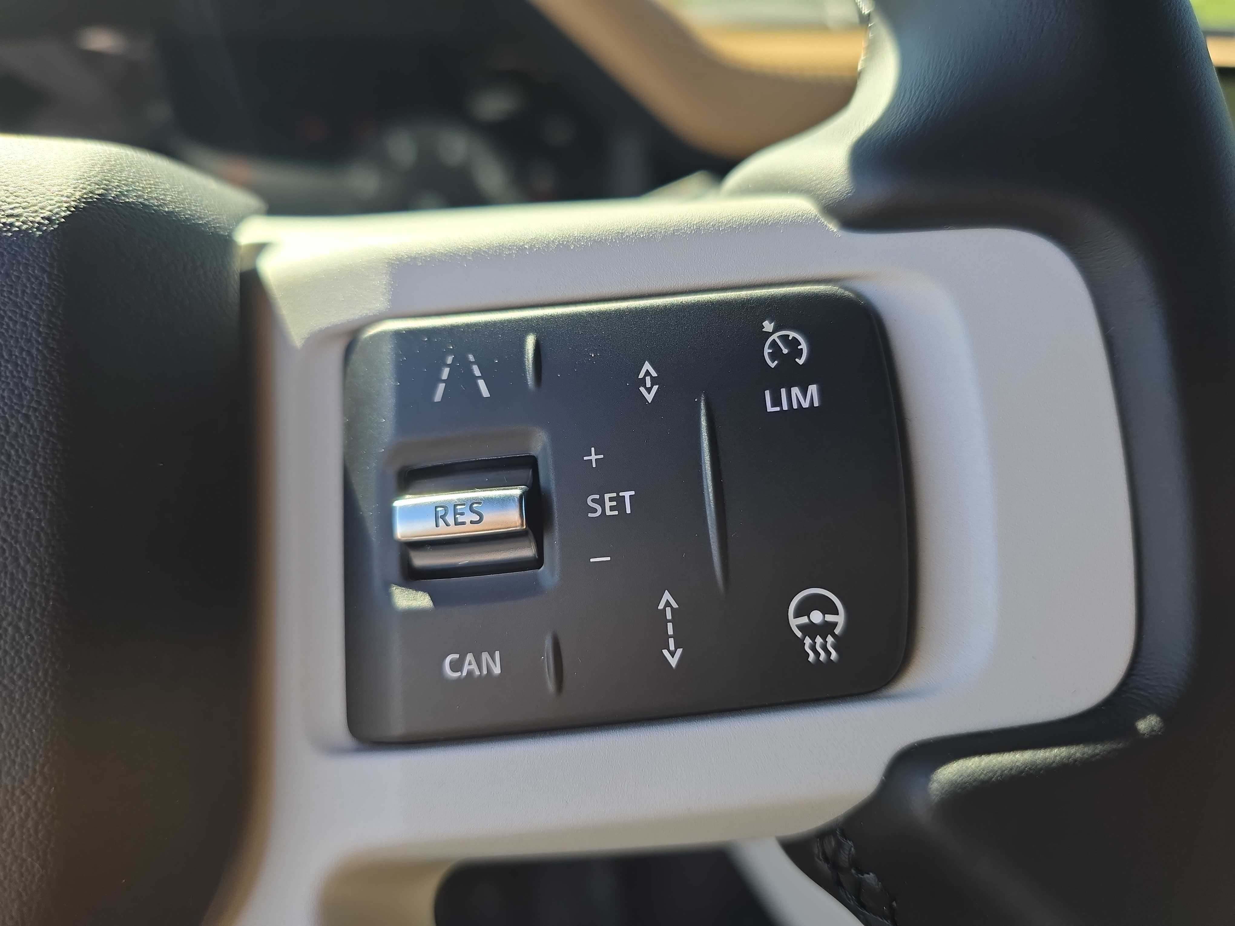 New 2026 Land Rover Defender 110 X-Dynamic SE AWD/4WD image 17