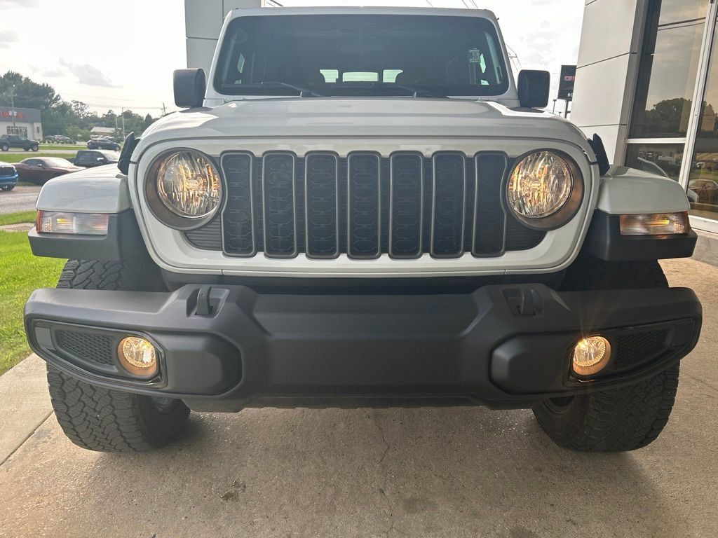 Used 2025 Jeep Gladiator Sport AWD/4WD image 3
