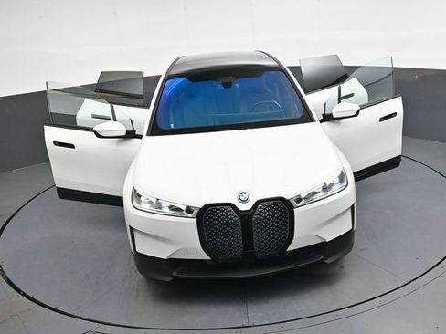 Used 2024 BMW iX xDrive50 w/ Premium Package image 39