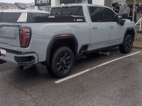 Used 2025 GMC Sierra 2500 AT4 w/ AT4 Premium Plus Package AWD/4WD image 10