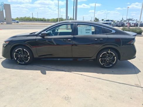 New 2026 Nissan Sentra SR w/ Floor Mat Package FWD image 4