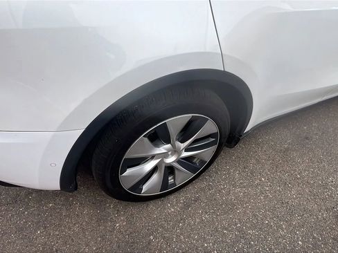 Used 2020 Tesla Model Y Long Range image 17