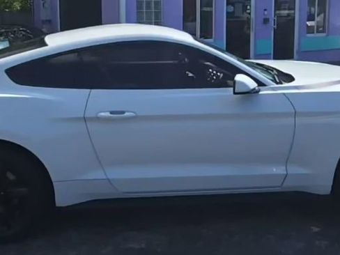 Used 2018 Ford Mustang Coupe RWD image 6