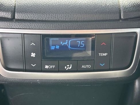 Used 2019 Toyota Highlander XLE image 17