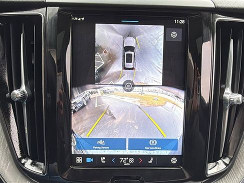 Certified 2025 Volvo XC60 B5 Plus image 19