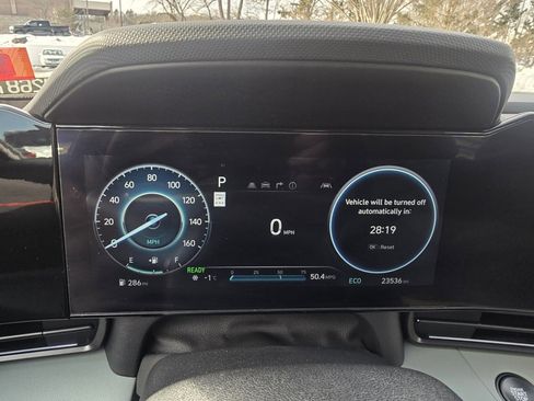 Used 2025 Hyundai Elantra Limited image 21