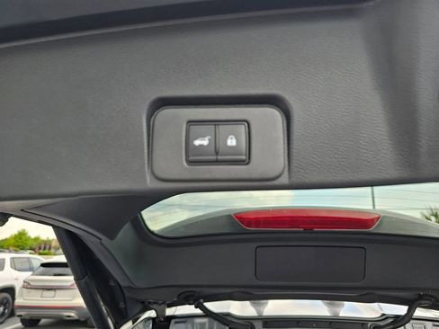 Used 2025 Nissan Rogue SL w/ Tech Package AWD/4WD image 11