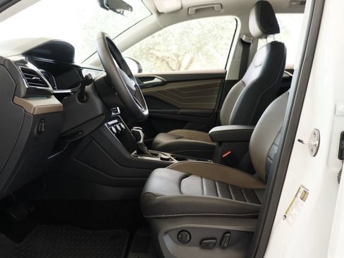 Certified 2024 Volkswagen Taos SEL AWD/4WD image 9