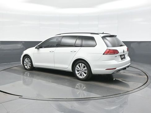 Used 2018 Volkswagen Golf S image 5