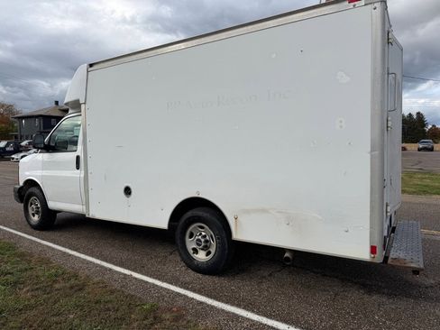 Used 2010 GMC Savana 3500 CUTAWAY BOX TRUCK COMMERCIAL image 6