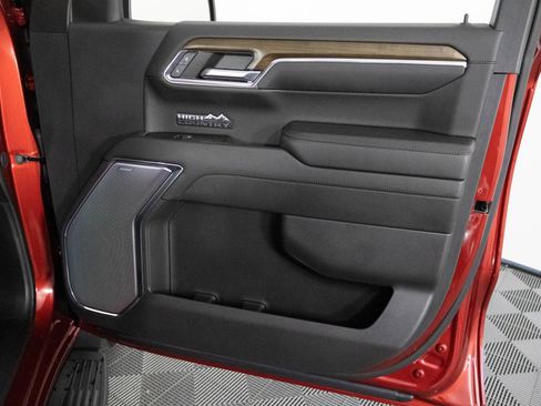 Used 2024 Chevrolet Silverado 1500 High Country w/ High Country Premium Package image 43