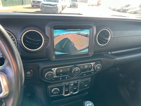 Used 2022 Jeep Wrangler Unlimited Sahara image 17