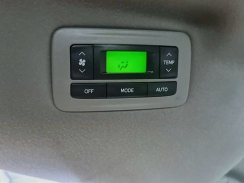 Used 2014 Toyota Sienna LE FWD image 25