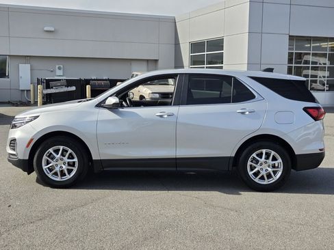 Used 2022 Chevrolet Equinox LT image 2