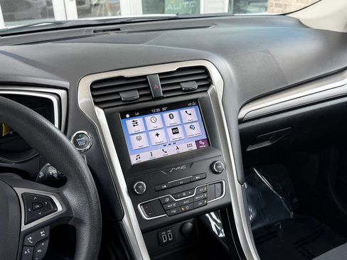 Used 2019 Ford Fusion SE FWD image 31