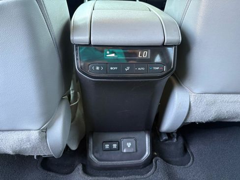 Used 2021 Toyota Highlander Limited FWD image 18