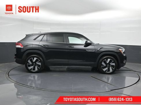 Used 2026 Volkswagen Atlas Cross Sport SE AWD/4WD image 3