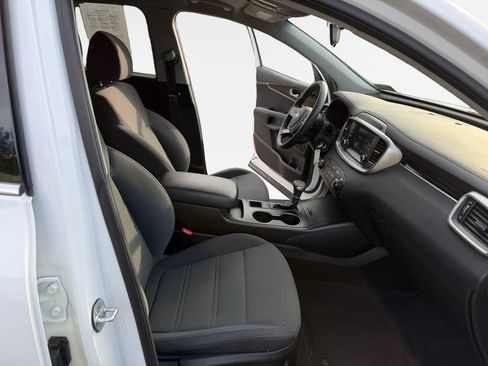 Used 2019 Kia Sorento AWD image 26
